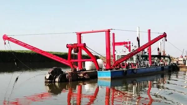 Minería de lodo en el lecho del río